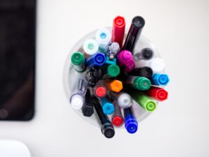 Как да сгънете торбички компактно, така че да не заемат много място в кухнята