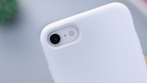 Как да избелите силиконов калъф за телефон, ако е пожълтял