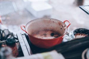 Как да почистите изгорял тиган