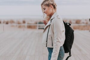 Как да изгладите кожено яке: 8 най-добри начина