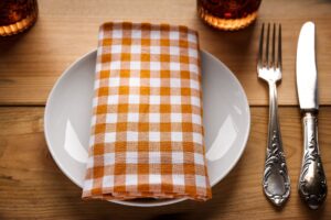 Как да почистите лъжици от купроникел у дома: продукти за премахване на тъмна плака и добавяне на блясък
