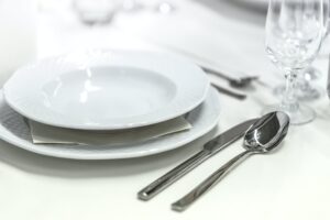 Как да почистите лъжици от купроникел у дома: продукти за премахване на тъмна плака и добавяне на блясък