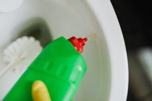 Как да отпушите тоалетна у дома