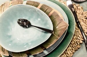 Как да почистите лъжици от купроникел у дома: продукти за премахване на тъмна плака и добавяне на блясък