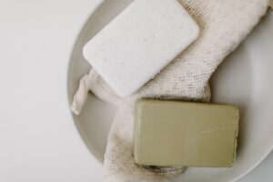 Предметът се е обезцветил по време на пране: как да го запазите и да го върнете в първоначалния му вид