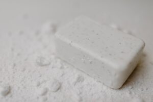 Как да почистите сребро у дома, за да заблести бързо и ефективно