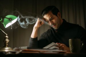 Как бързо да се отървете от миризмата на цигари в апартамента