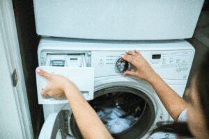Къде да налеете омекотител в перални машини от различни модели