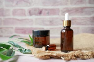 Измиване на петна от гваш от дрехи: най-добрите продукти и ефективни методи