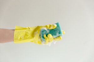 Как да премахнете скоч лента от пластмаса: ефективни импровизирани средства